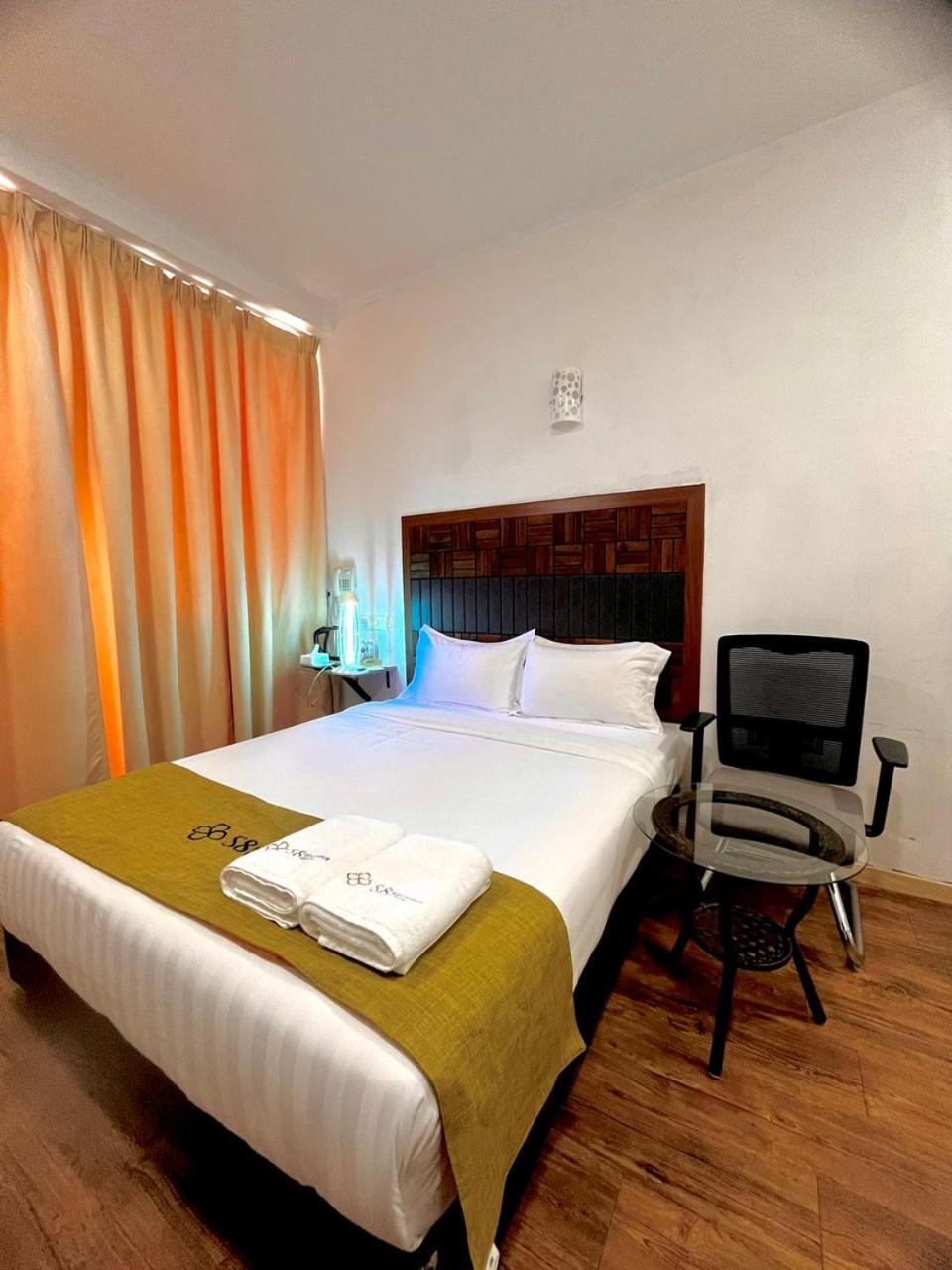 S8 Boutique Hotel Near Klia 1 & Klia 2 Сепанг Екстериор снимка